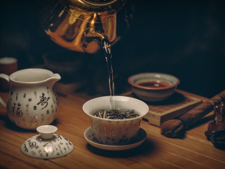 Jak wybrać aromatyczną herbatę na specjalną okazję?