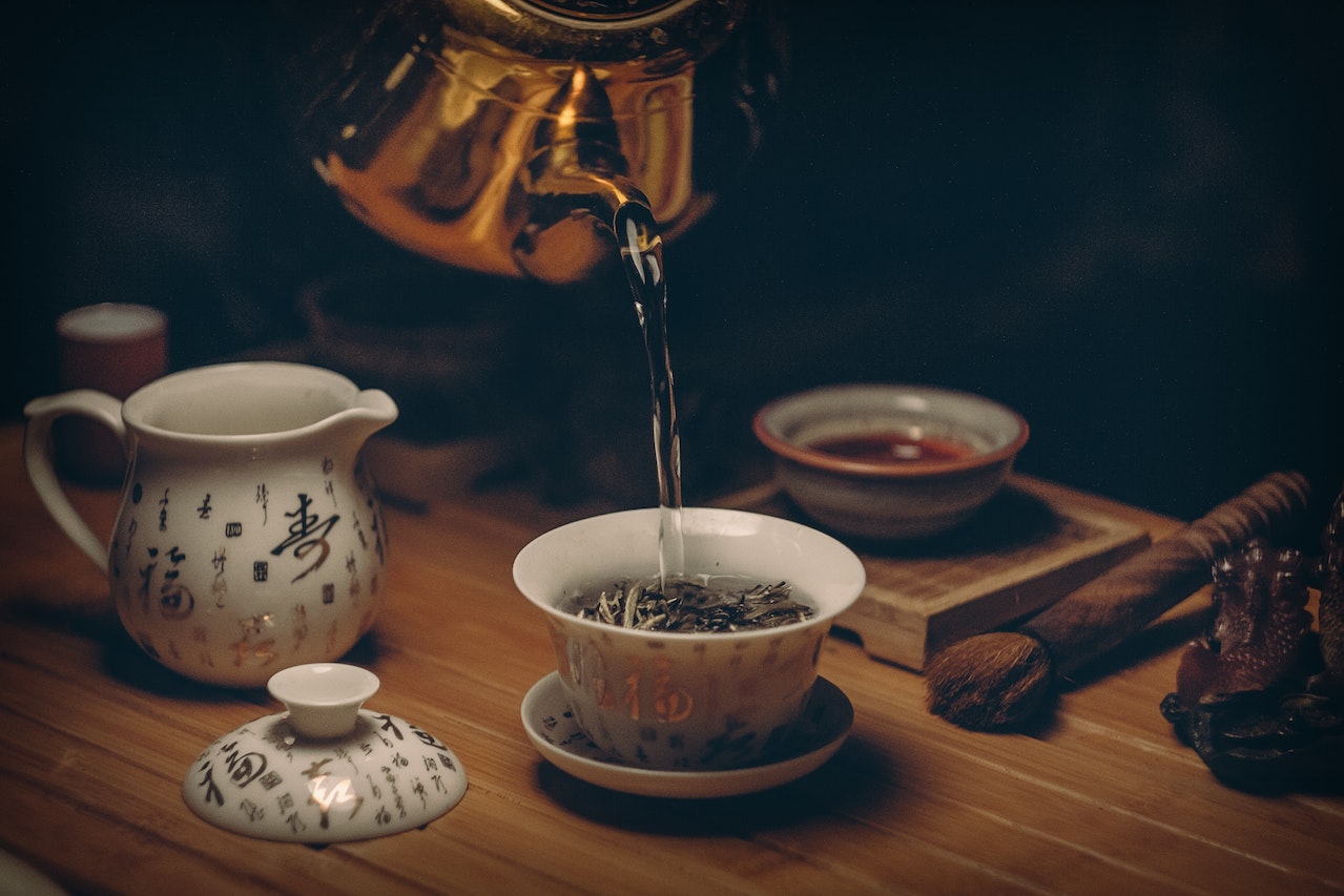 Jak wybrać aromatyczną herbatę na specjalną okazję?