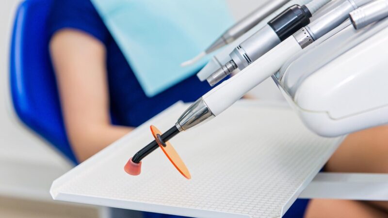 Endodoncja XXI wieku – jak nowoczesne narzędzia endodontyczne zmieniają oblicze leczenia kanałowego