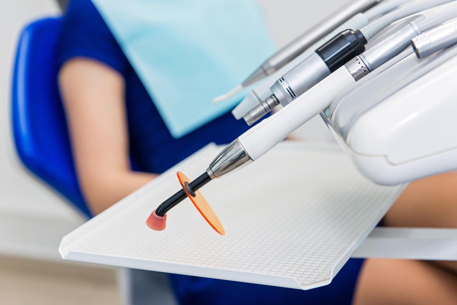 Endodoncja XXI wieku – jak nowoczesne narzędzia endodontyczne zmieniają oblicze leczenia kanałowego