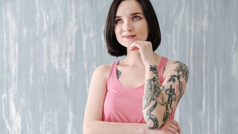 Symbolika tatuaży damskich: 5 najpopularniejszych motywów i ich znaczenie