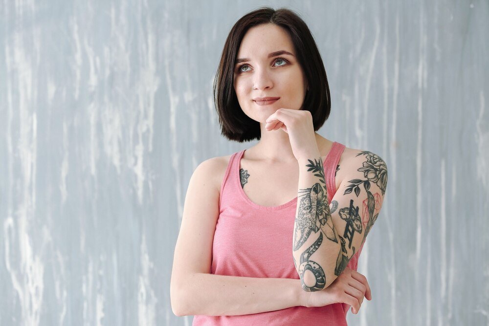 Symbolika tatuaży damskich: 5 najpopularniejszych motywów i ich znaczenie