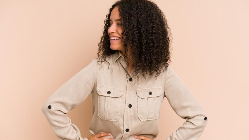 Kolor włosów mokka i jego wpływ na stylizację